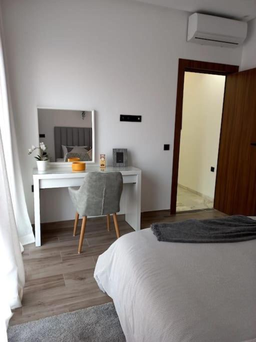 Appartement Cosy Au Coeur De Marrakech Avec Piscine مراكش المظهر الخارجي الصورة